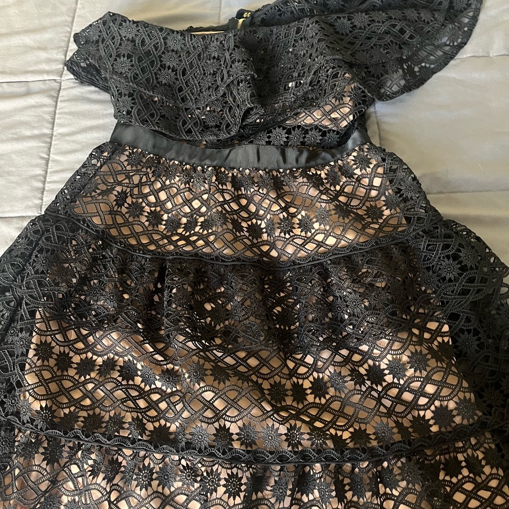 Self portrait dress like new. Black , lace size 6 - Picture 4 of 9